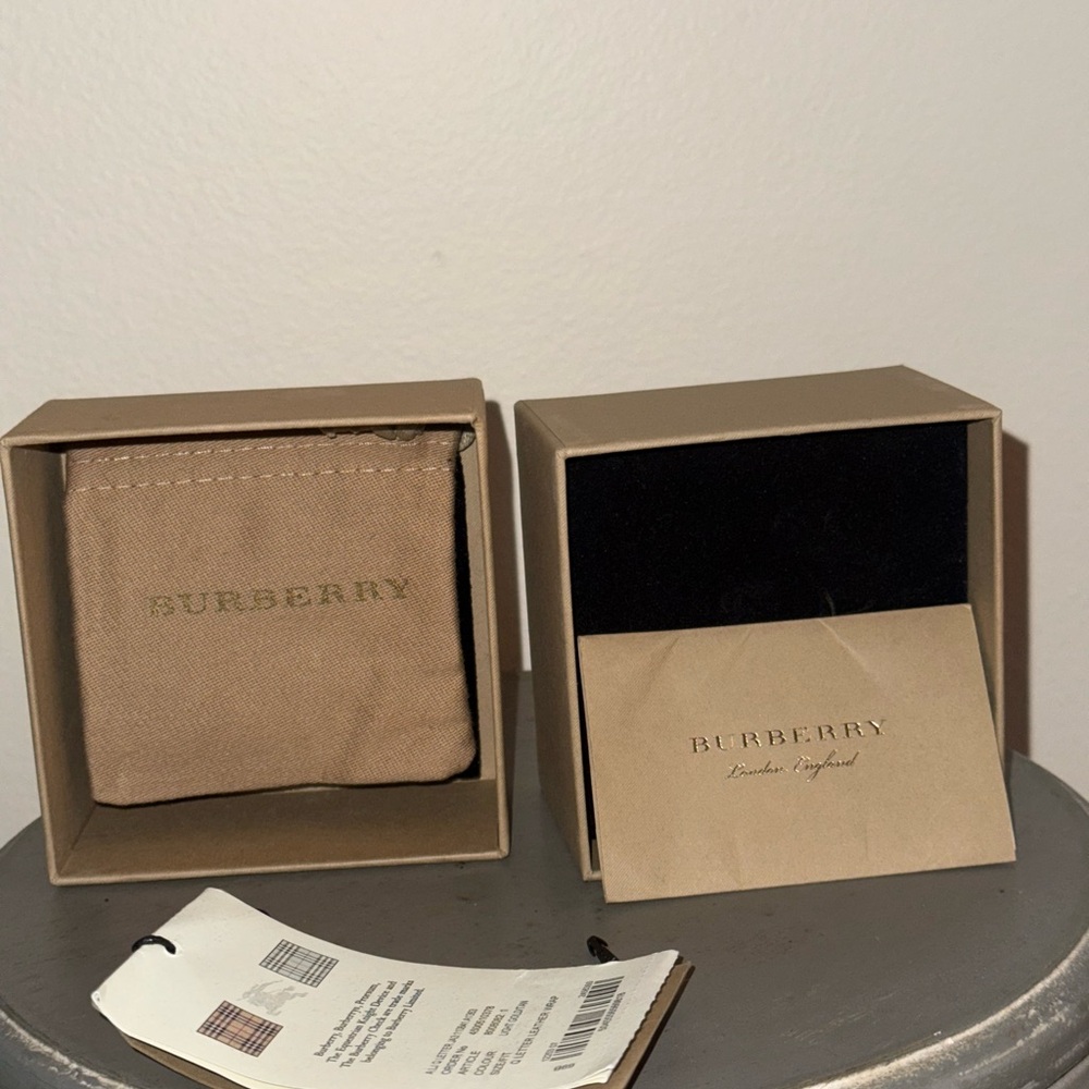 Empty Burberry Beige Gift Box with Gold Accents - Picture 3 of 3